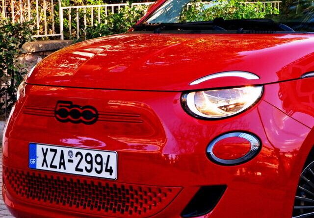 cropped-fiat-500-red-ev-is-a-lovely-car-and-easy-to-use-05.jpg