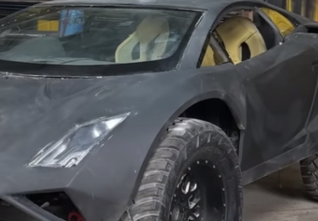 cropped-lamborghini-gallardo-chassis-mounted-hilux-01.png