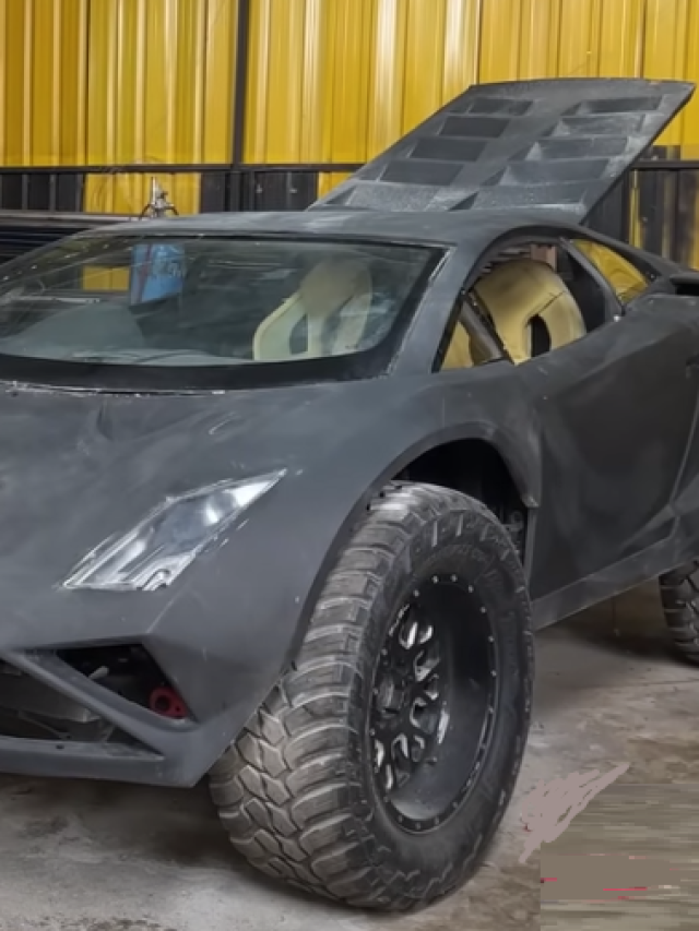 Lamborghini Gallardo mounted on Hilux chassis