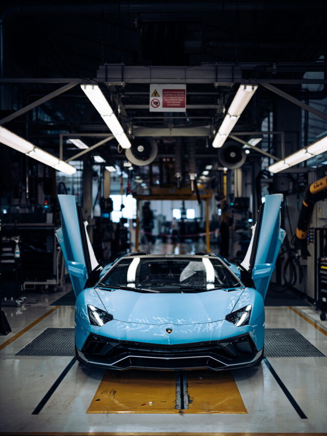 Lamborghini Aventador se lanza y marca el final del V12