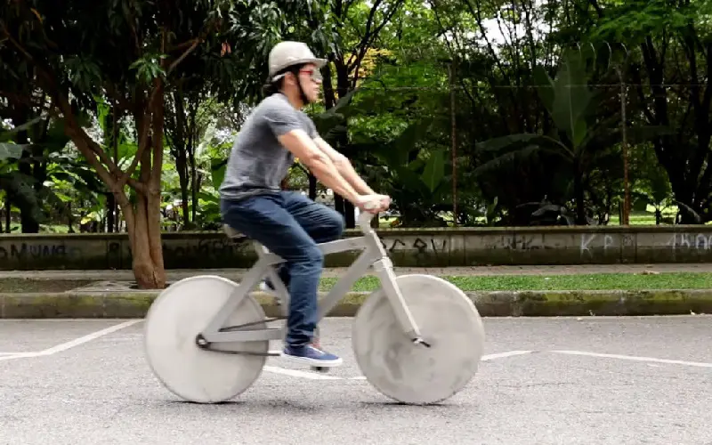 bicicleta-funcional-de-hormigon-existe-ee-increible