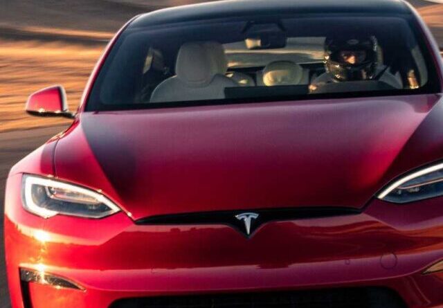 cropped-tesla-casi-1-millón-de-autos-vendidos-en-2022-03.jpg