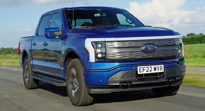 ford-150-lightning-derrière-le-volant-de-la-pick-up-electrique