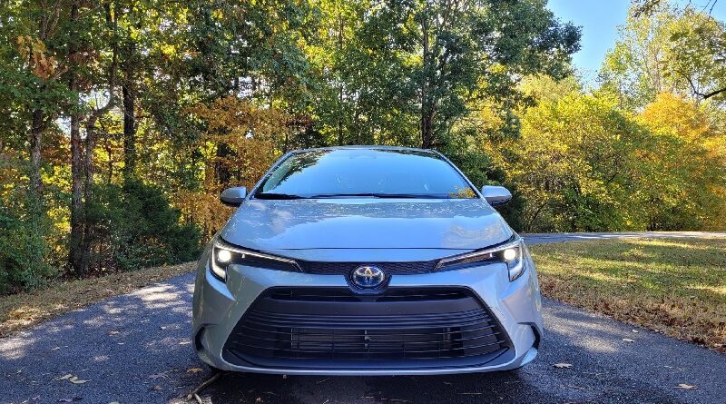 toyota-corolla-hybrid-2023-is-more-attractive-and-has-extra-power
