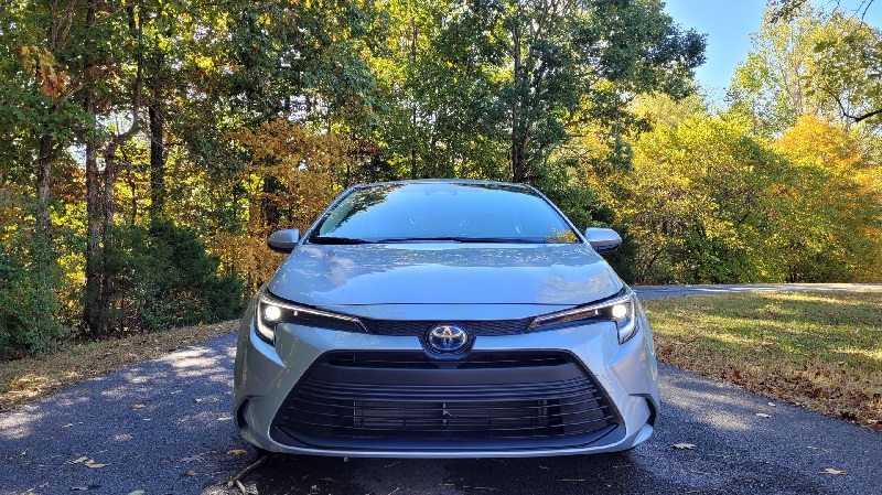 toyota-corolla-hybrid-2023-is-more-attractive-and-has-extra-power